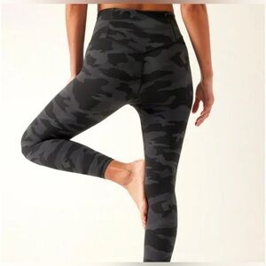 Athleta Ultimate 7/8 Tight Camo Leggings